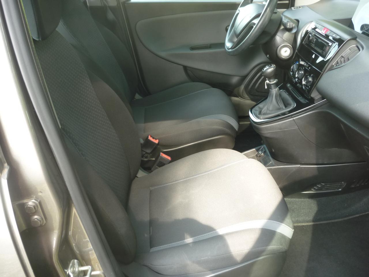 Lancia Ypsilon 1.2 69 CV 5 porte Silver