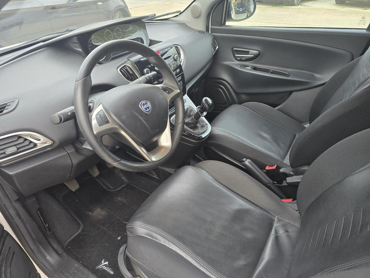 Lancia Ypsilon 1.2 69 CV 5 porte Platinum