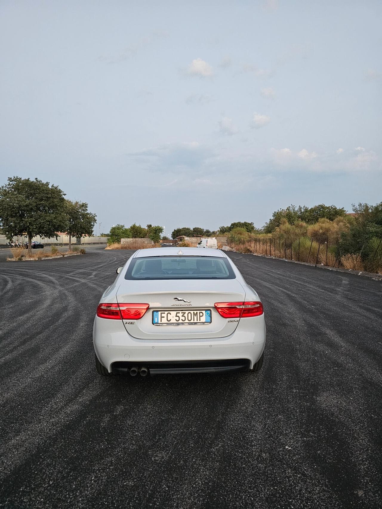 Jaguar XE 2.0 D Turbo 180CV automatica Prestige