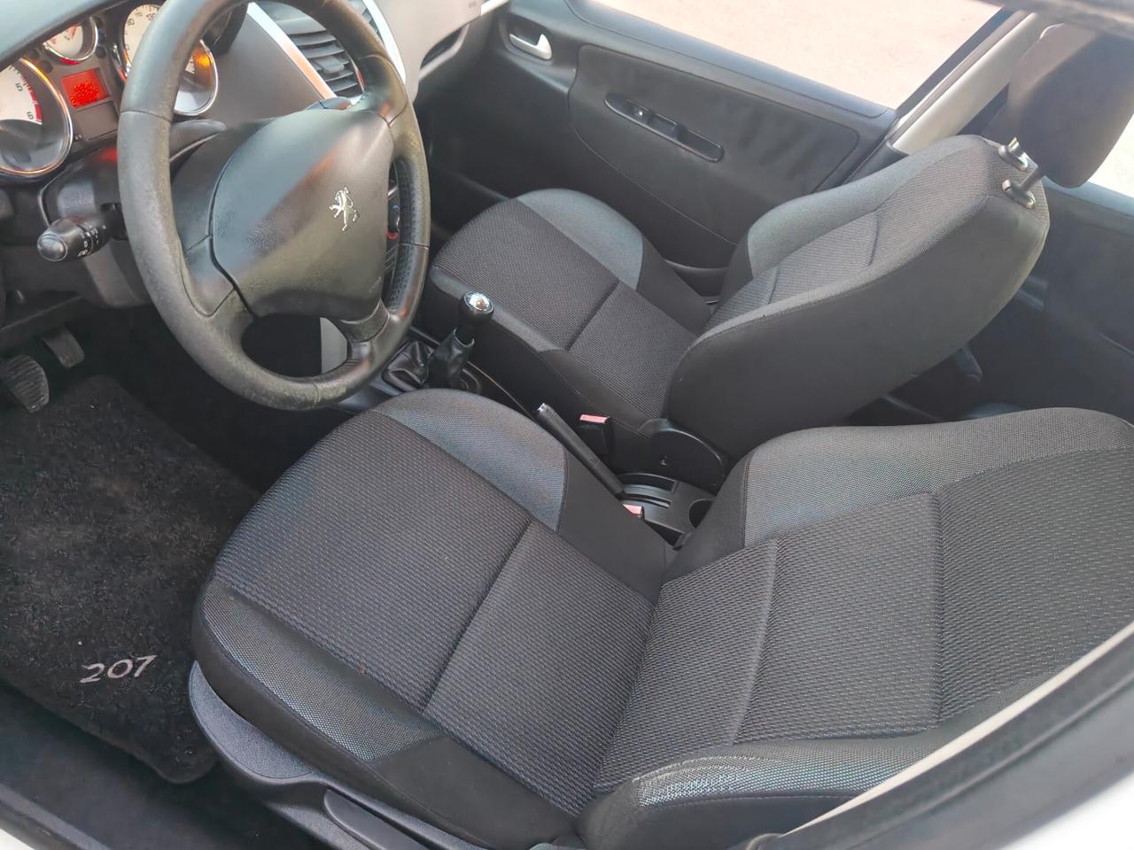 Peugeot 207 1.4 HDi 70CV 5p. Sweet Years