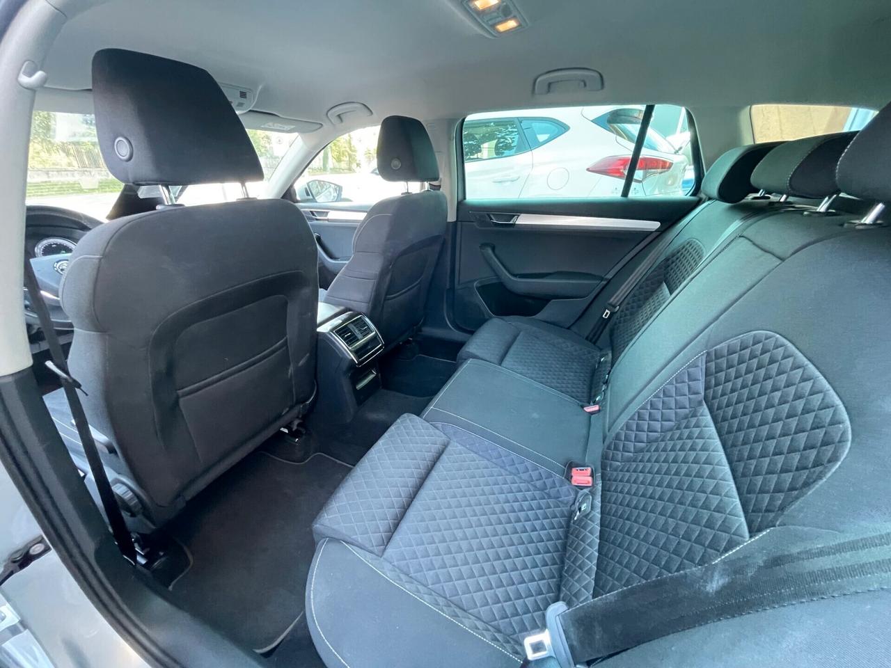 Skoda Superb 2.0 TDI 150 CV DSG Wagon Executive