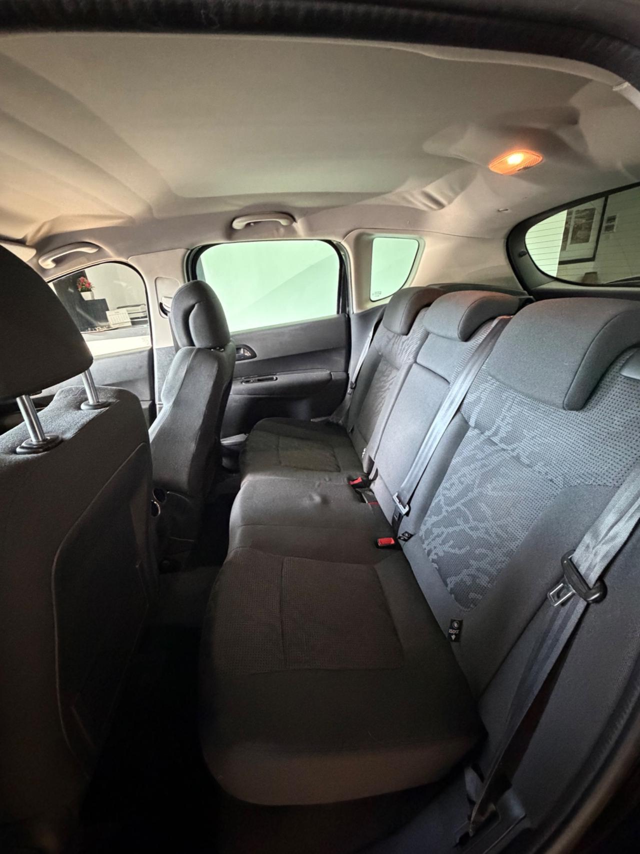 Peugeot 3008 1.6 HDi 115CV Business