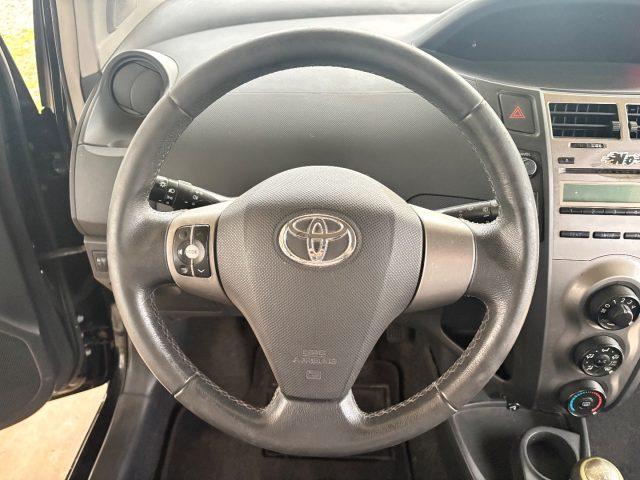 TOYOTA Yaris 1.0 5 porte OK NEIèATENTATI BòUETHOOT