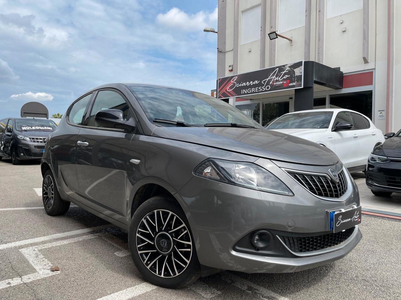Lancia Ypsilon 1.0 FireFly 5 porte S&S Hybrid Platino