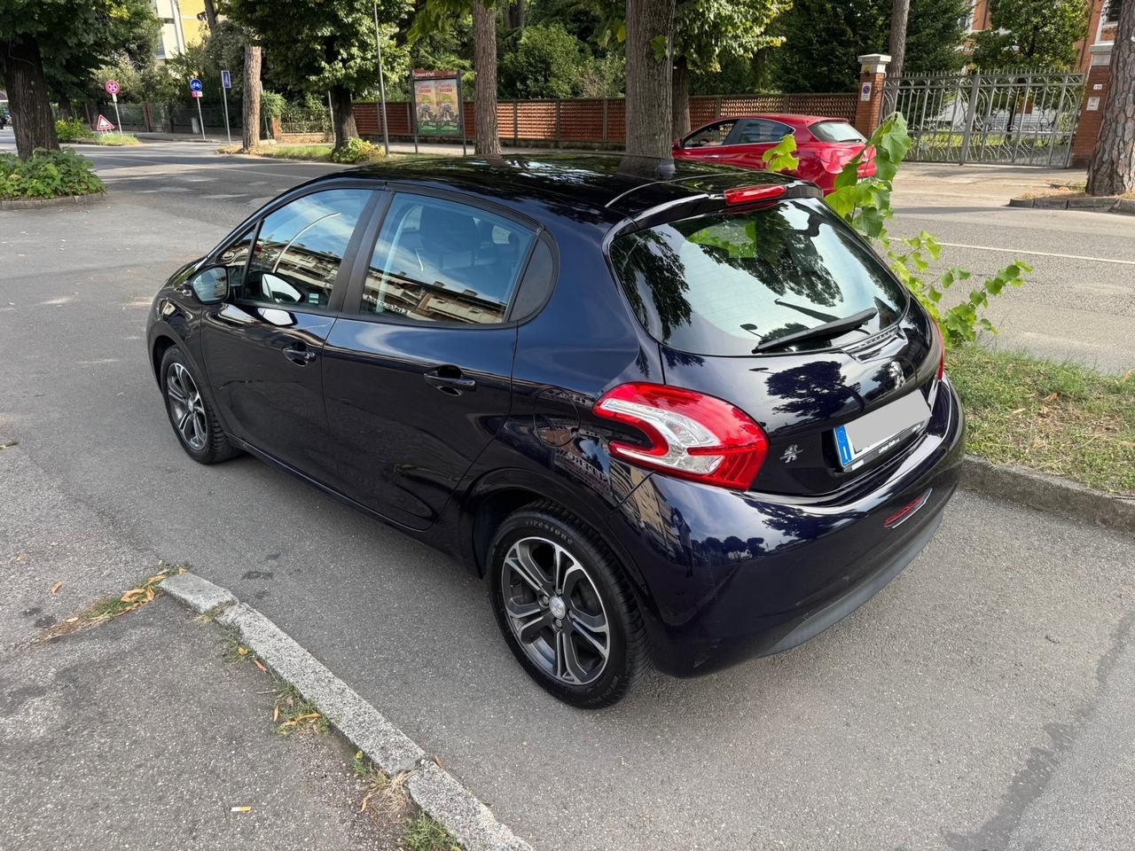 Peugeot 208 1.4 HDi 68 CV 5 p Allure garanzia 12 mesi