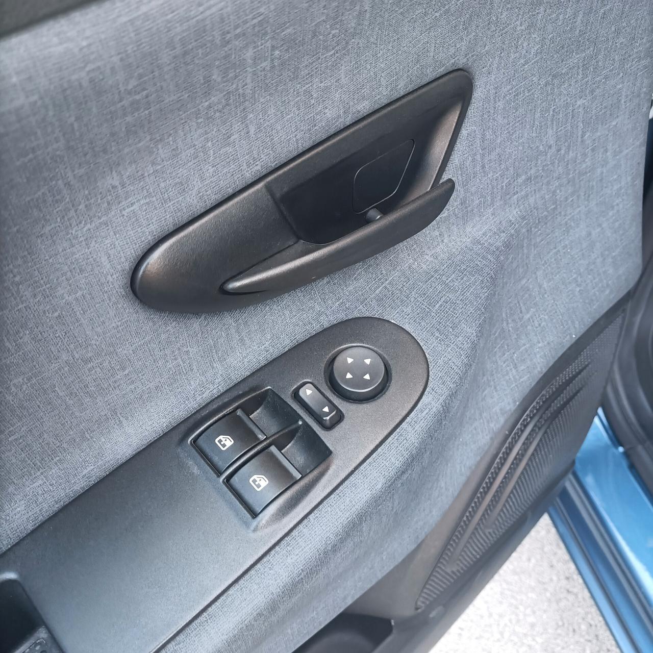 Lancia Ypsilon 1.0 FireFly 5 porte S&S Hybrid Silver