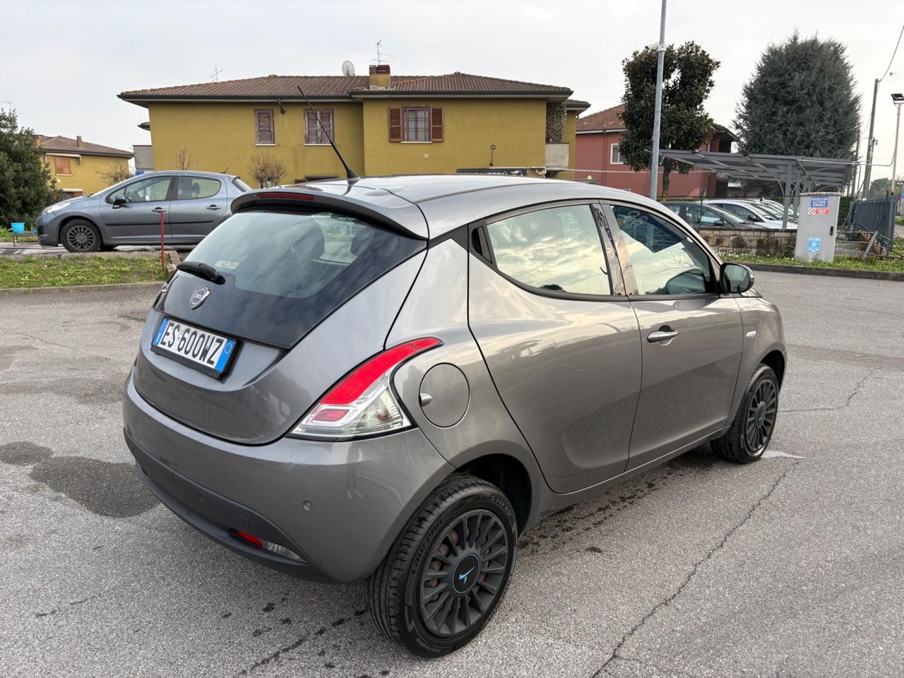 Lancia Ypsilon 0.9 TwinAir 85 CV 5 porte Metano Ecochic Gold