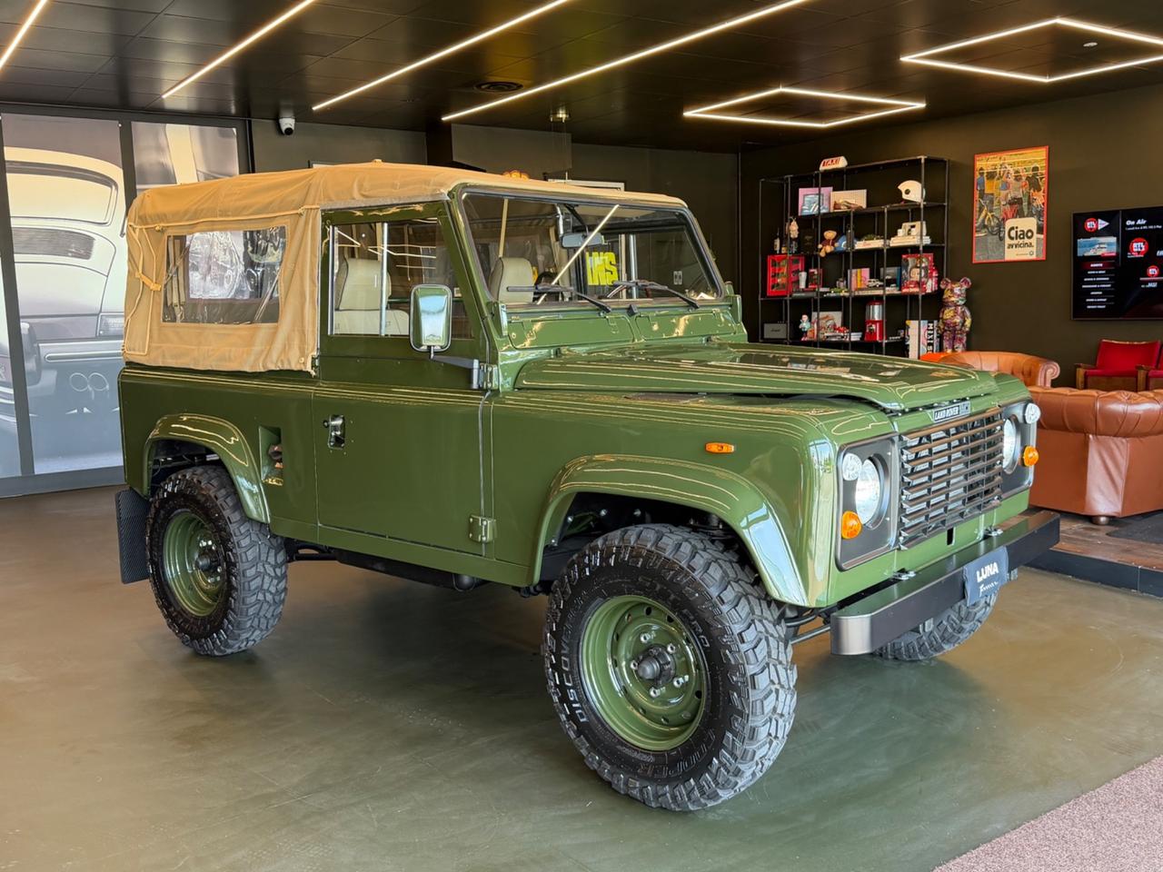 Land Rover Defender 90 diesel Soft-top 19J