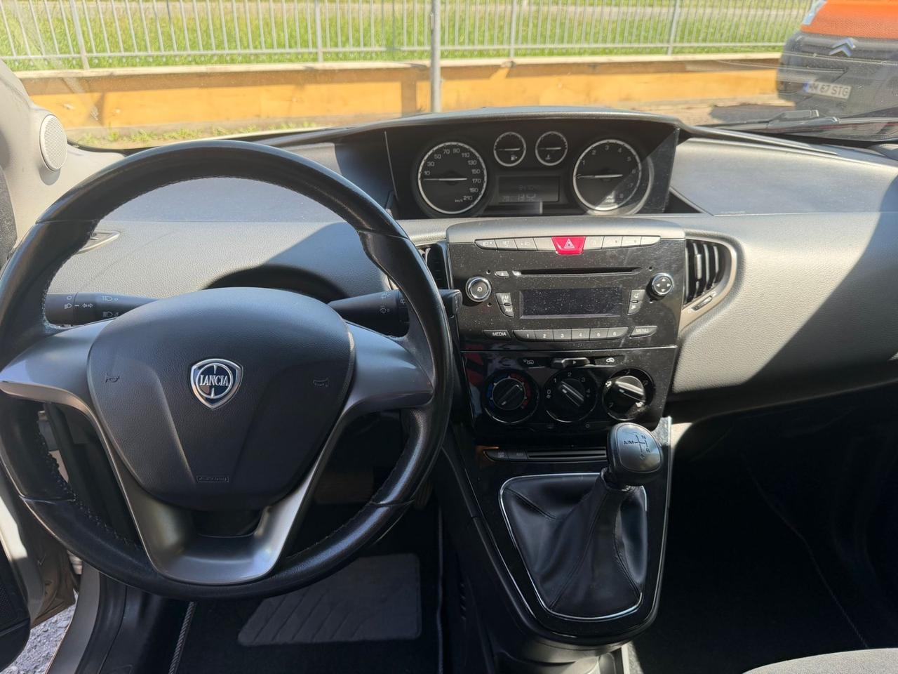 Lancia Ypsilon 0.9 TwinAir 85 CV 5 porte S&S Gold