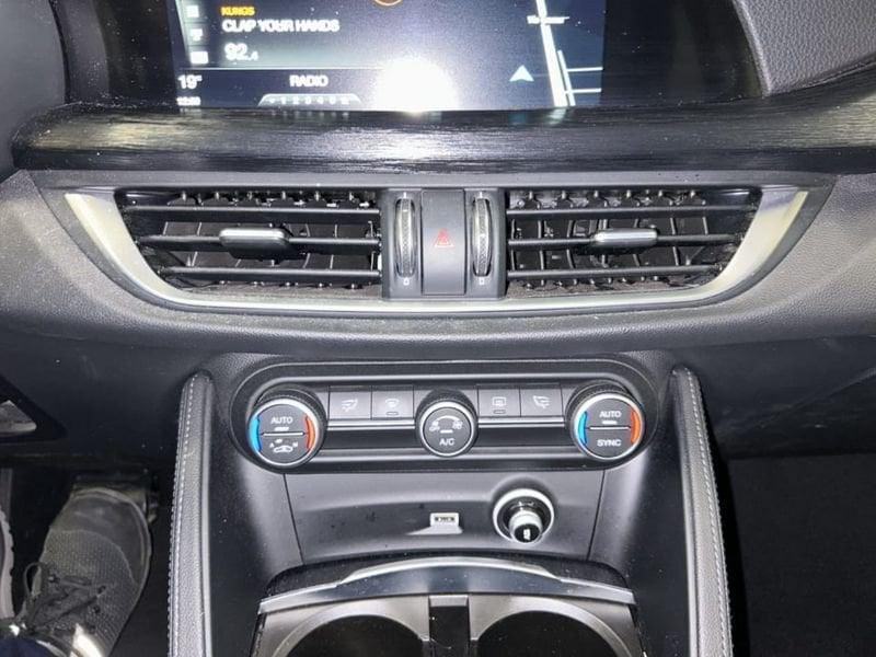 Alfa Romeo Stelvio 2.2 T BUSINESS Q4 210CV AUTO MY19