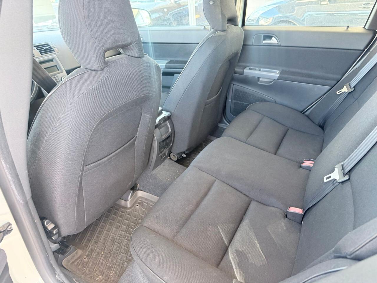 Volvo V50 D2 R-design