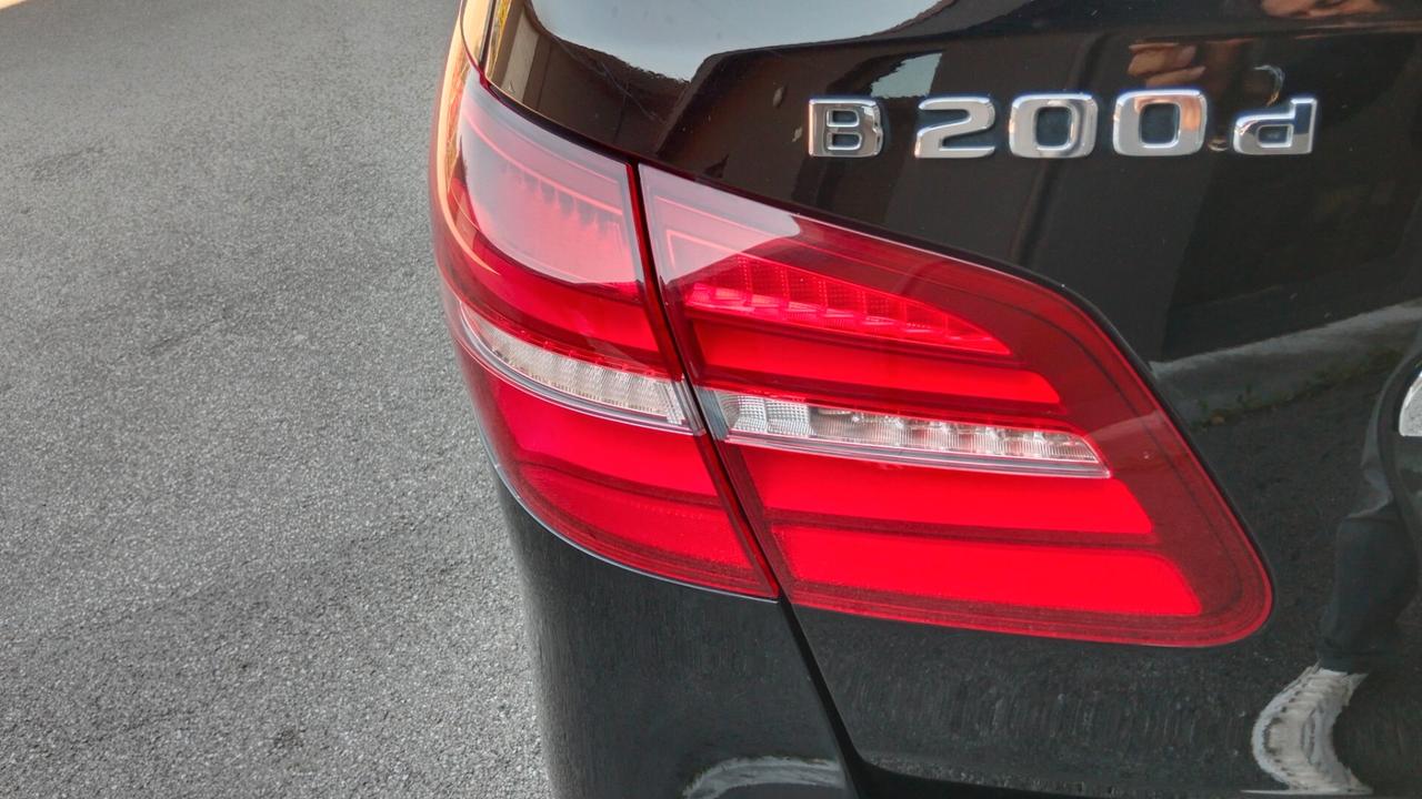 Mercedes-benz B 200 Premium - PERMUTE