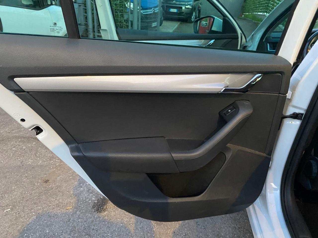 Skoda Octavia 2.0 DSG WAGON STILE 110kW