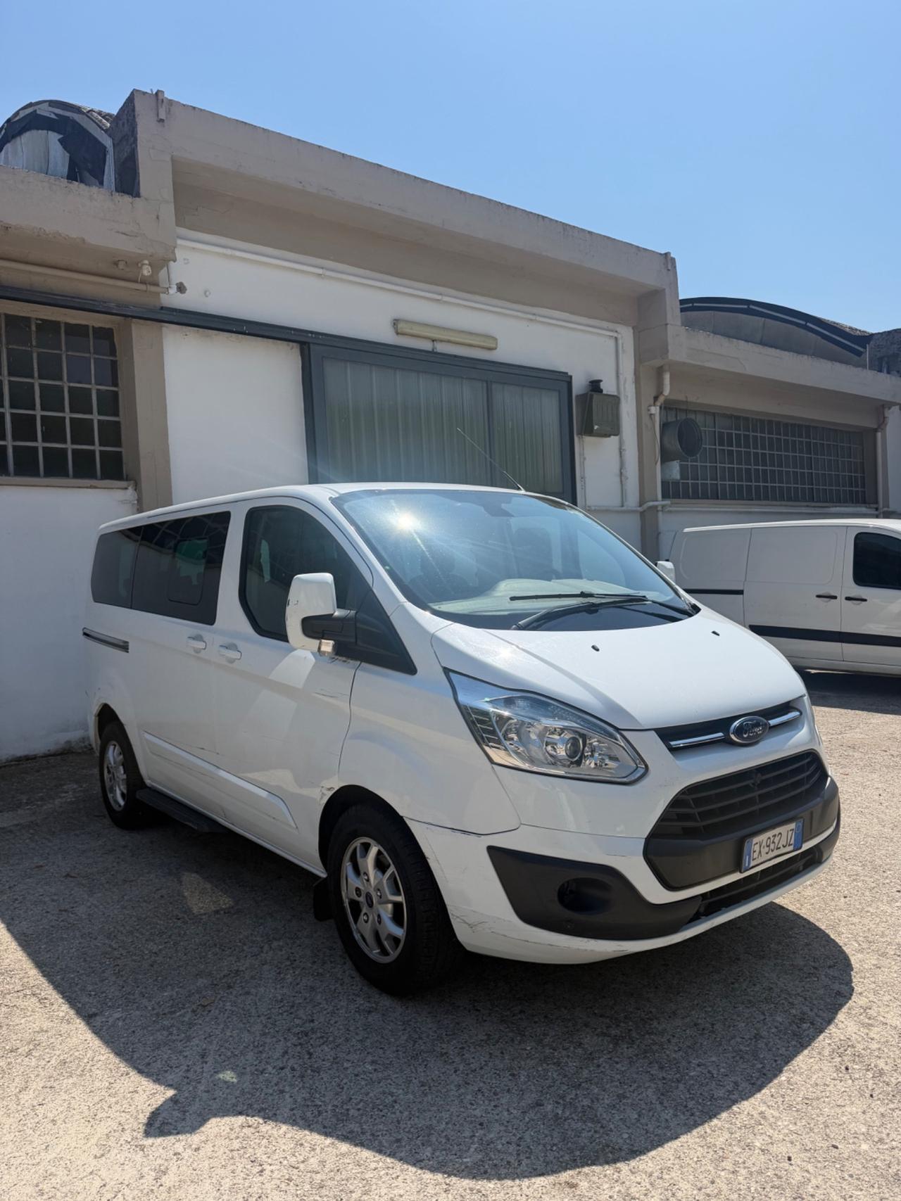 Ford Tourneo Custom 300 2.2 TDCi 155CV PC Titanium