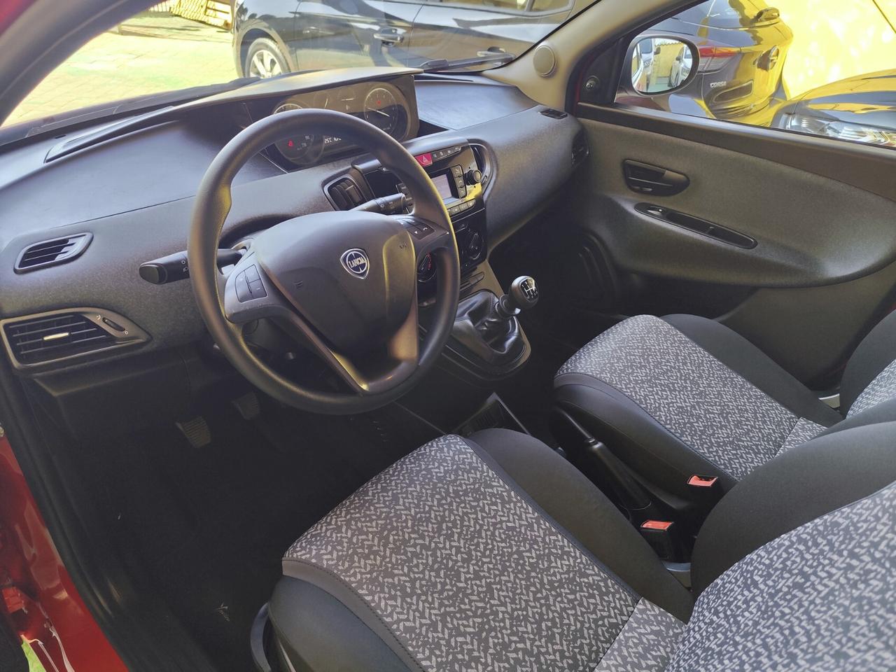 Lancia Ypsilon 1.0 FireFly 5 porte S&S Hybrid Ecochic Silver
