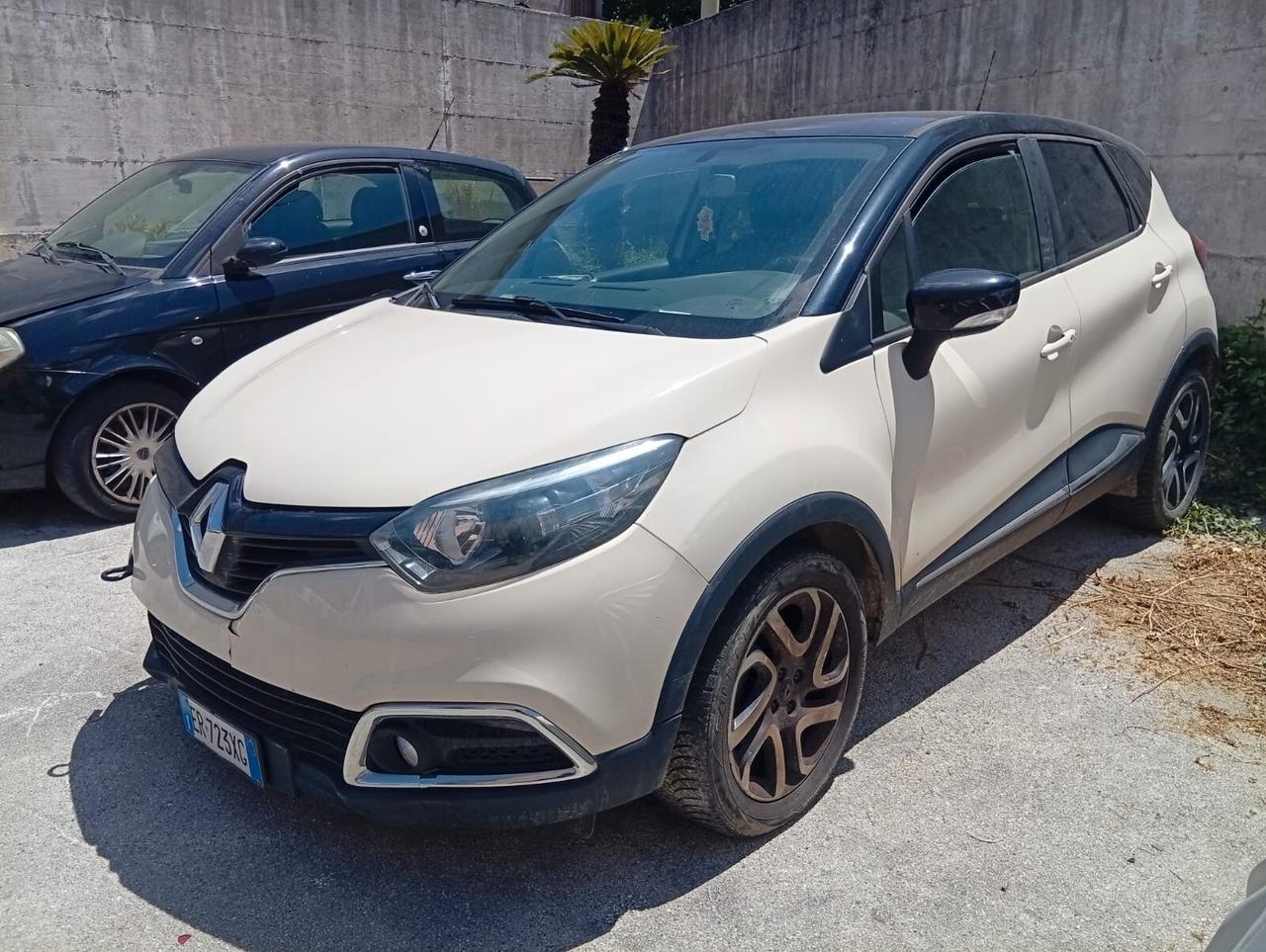 Renault Captur 1.5 dCi sinistrata incidentata km90000