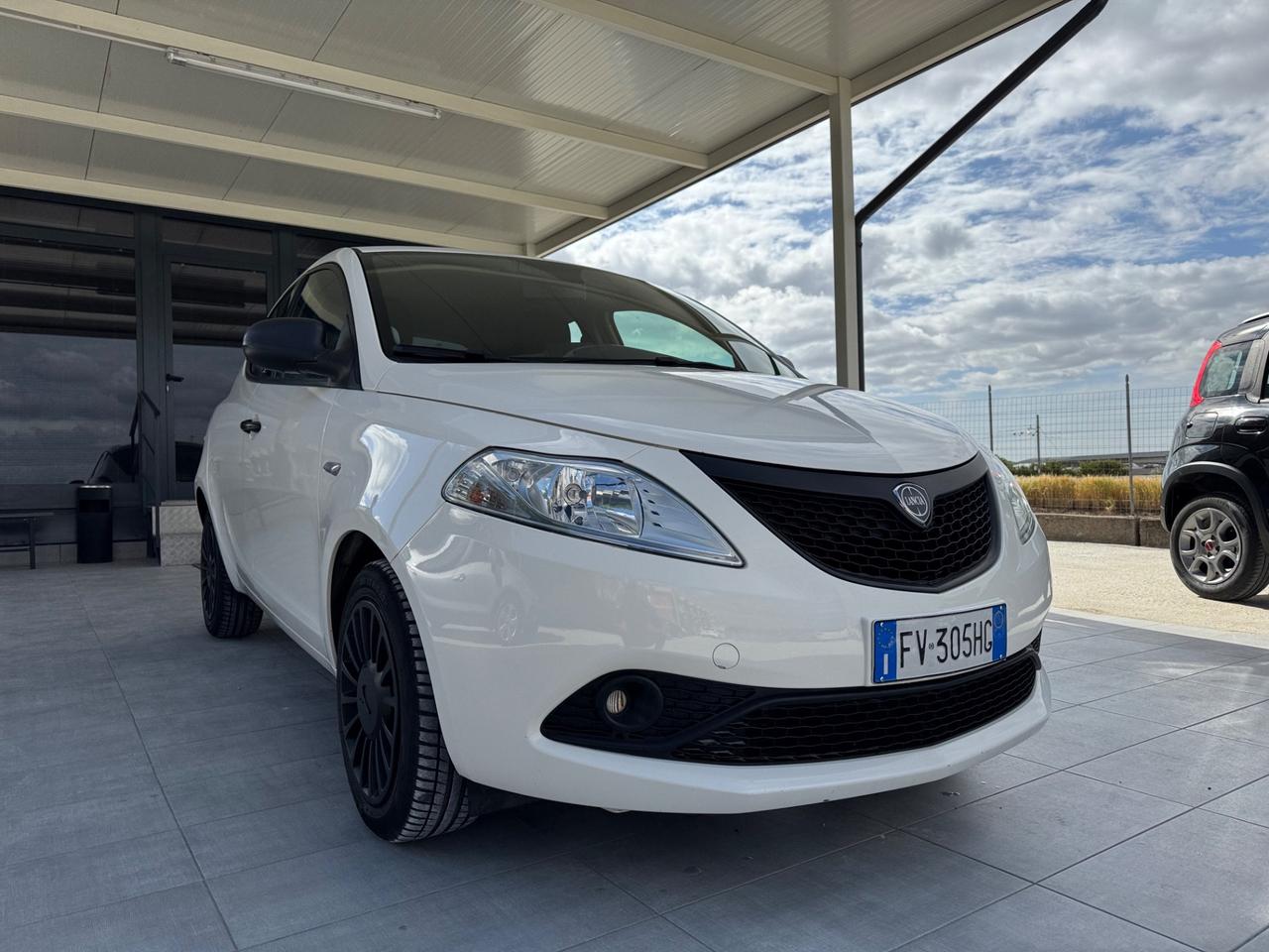 Lancia Ypsilon 1.2 69 CV 5 porte GPL Ecochic Elefantino Blu