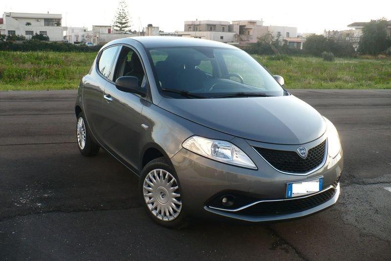 Lancia Ypsilon Ypsilon 1.2 69 CV 5 porte Silver