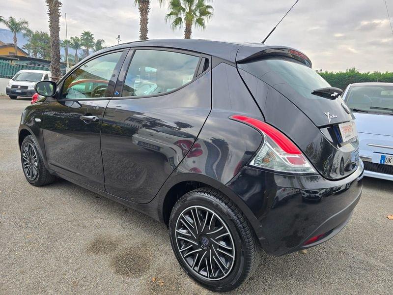 Lancia Ypsilon 1.2 69 CV 5 porte+ GPL Ecochic Gold