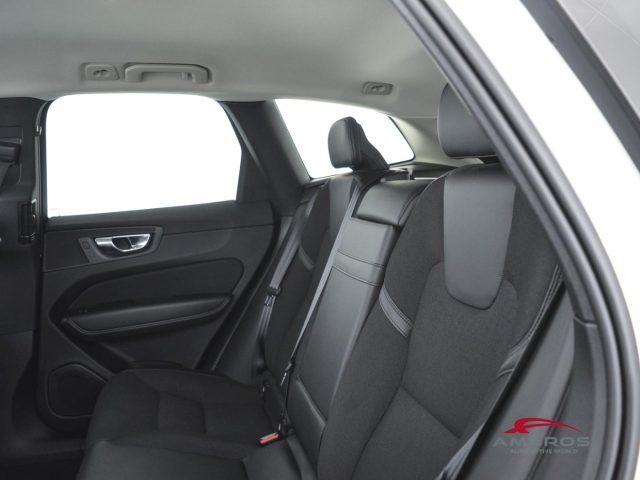 VOLVO XC60 B4 Geartronic Momentum Pro