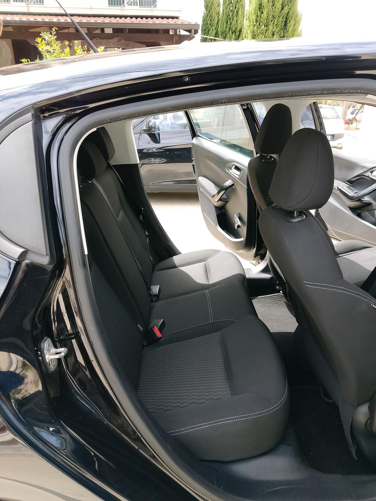 Peugeot 208 BlueHDi 75 5 porte Allure