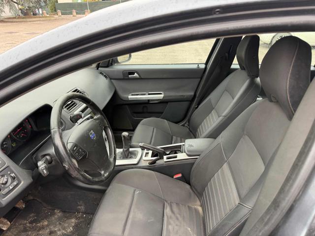 VOLVO V50 D2 R-design senza nessun lavoro da fare