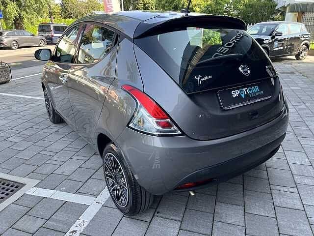 Lancia Ypsilon 1.0 FireFly 5 porte S&S Hybrid Ecochic Silver