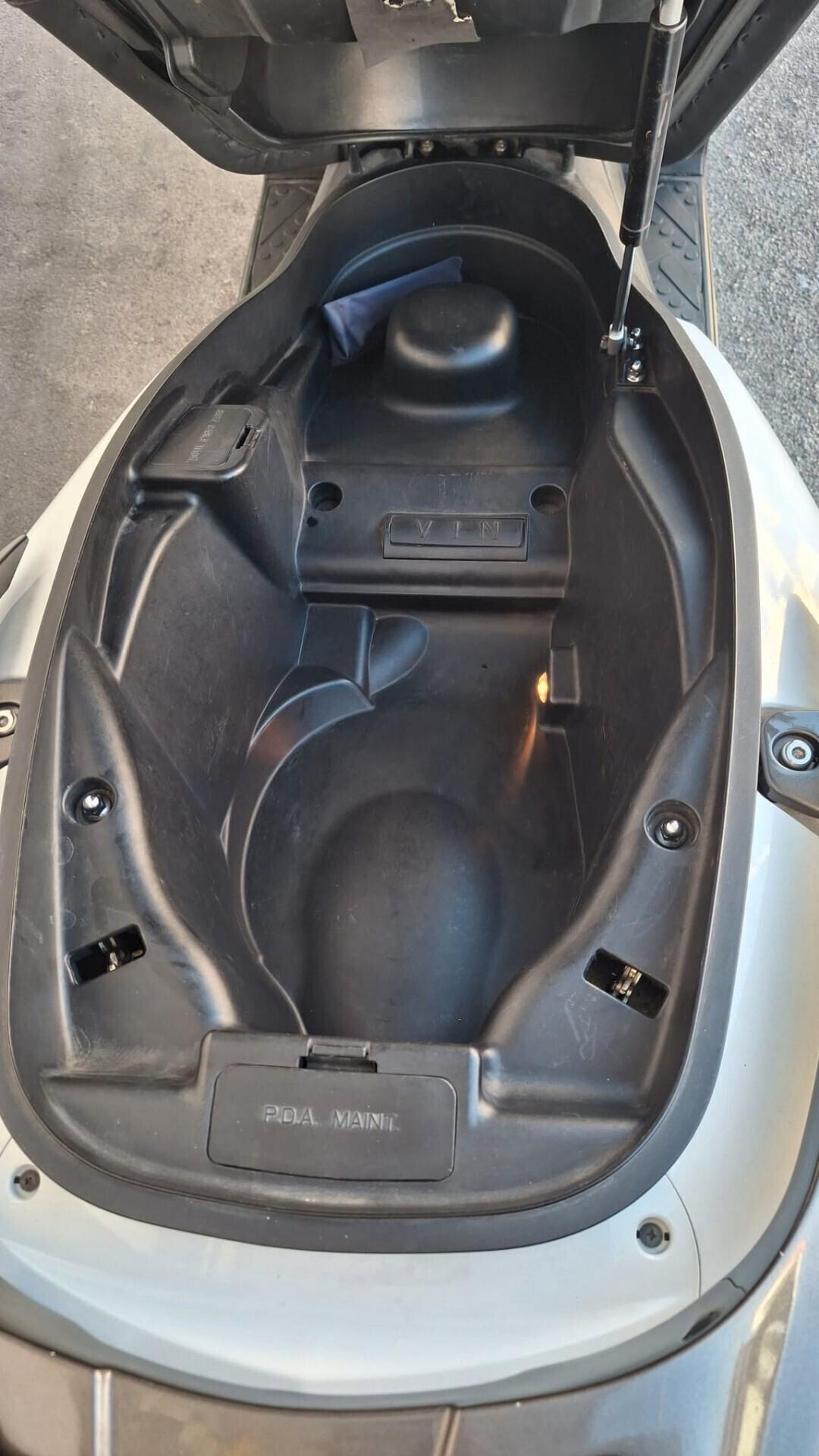 Kymco Downtown 300i ABS