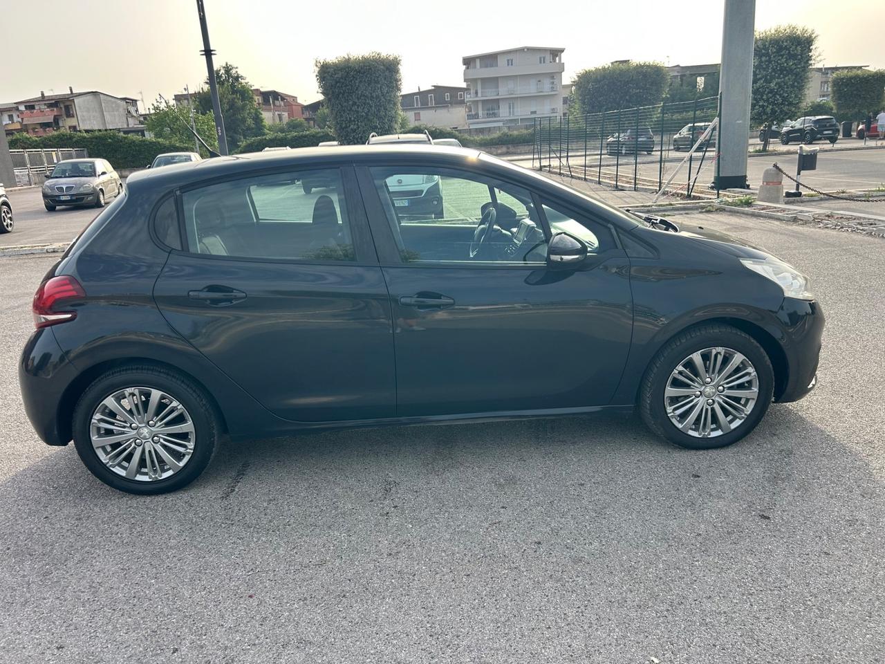 Peugeot 208 BlueHDi 75 5 porte Allure
