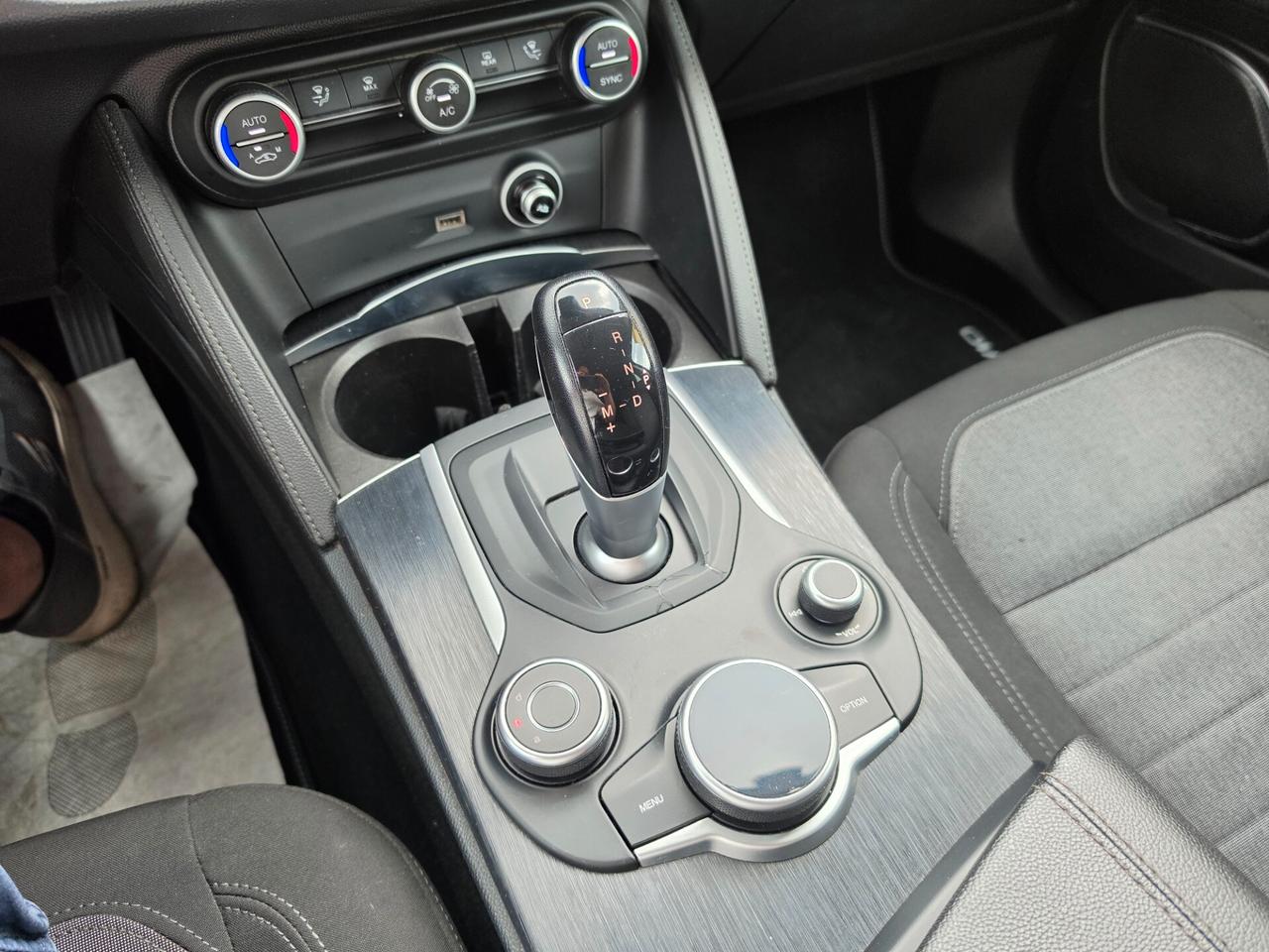 Alfa Romeo Stelvio 2.2 Turbodiesel 160 CV AT8 RWD Sport-Tech