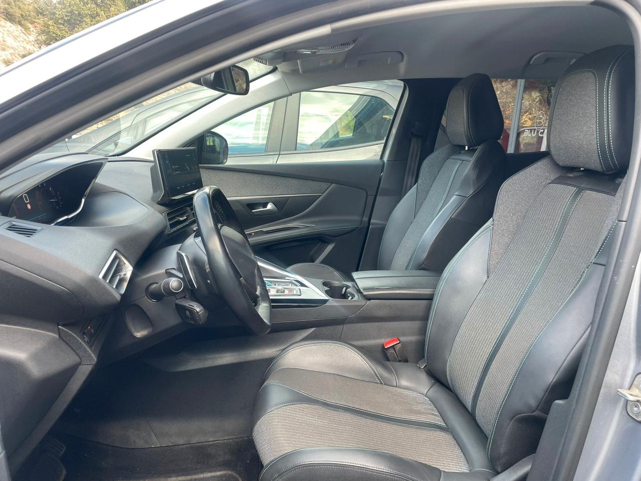 PEUGEOT 3008 1.5HDI ALLURE EAT8 130cv