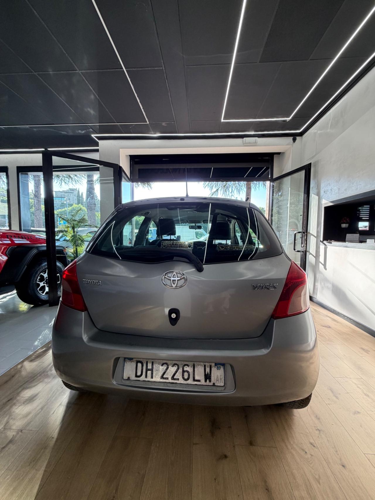 Toyota Yaris 1.0 5 porte Sol