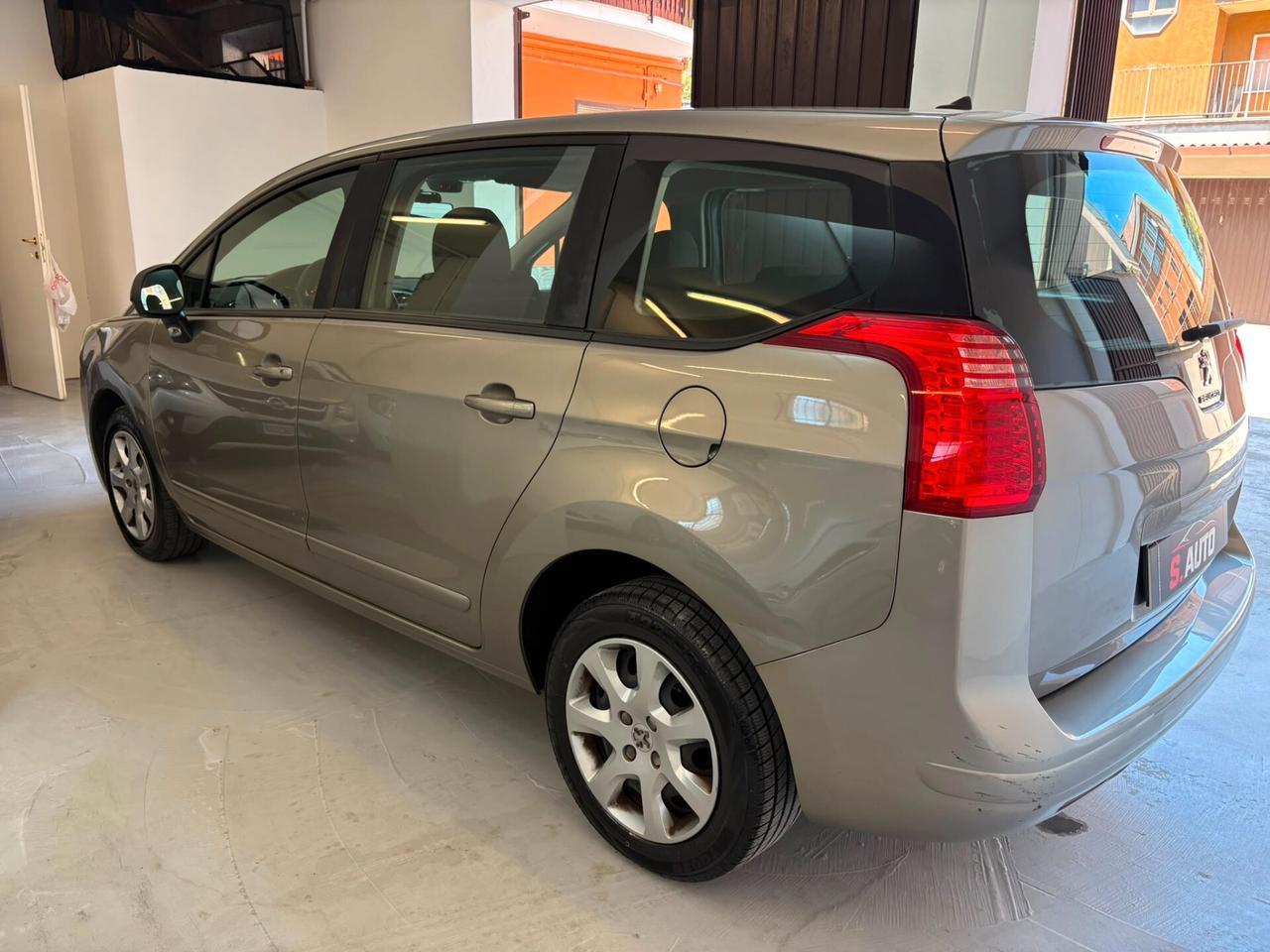 Peugeot 5008 1.6 HDi 115CV Business