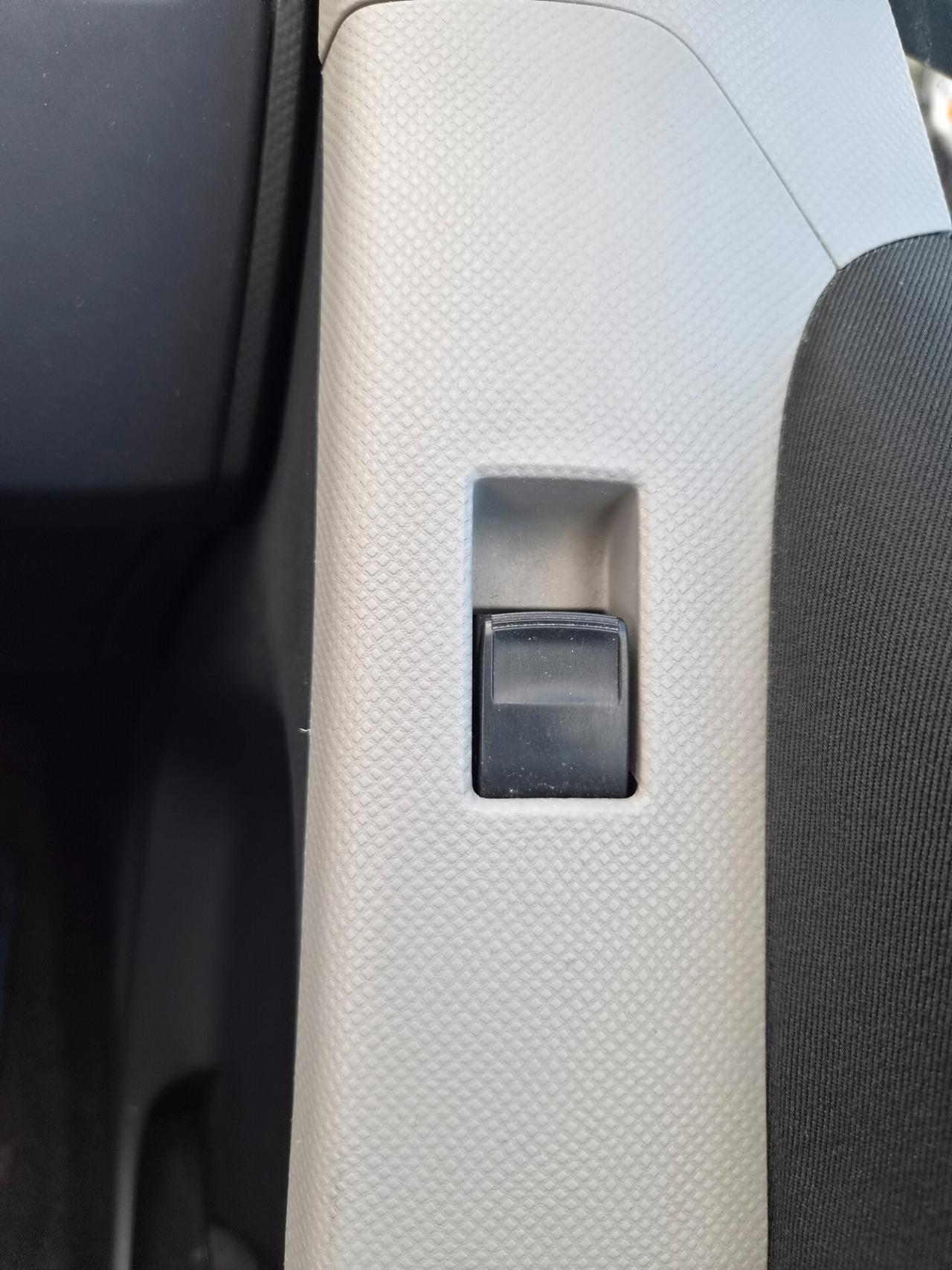 Toyota Yaris 1.0 3 porte Sol