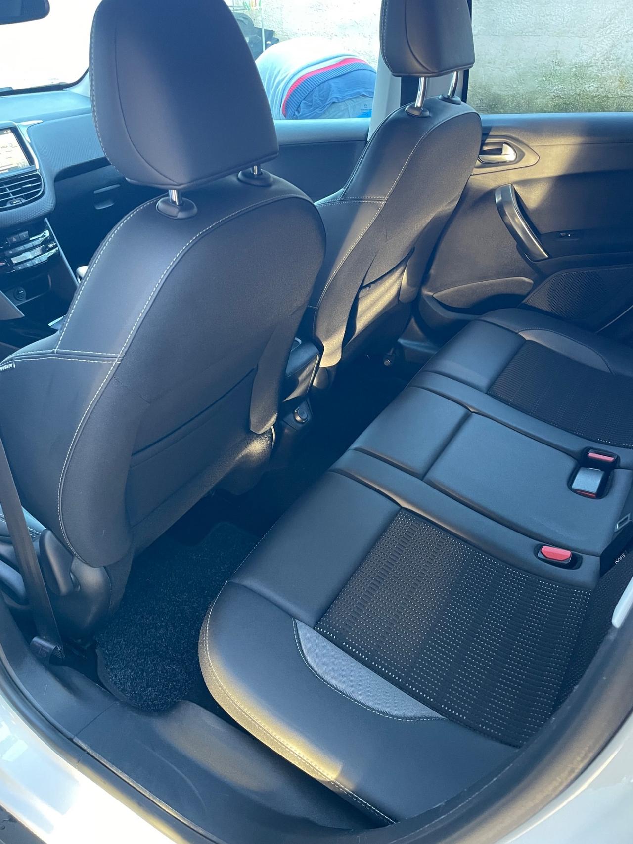 Peugeot 2008 BlueHDi 120 S&S Allure retrocamera navigatore ecc