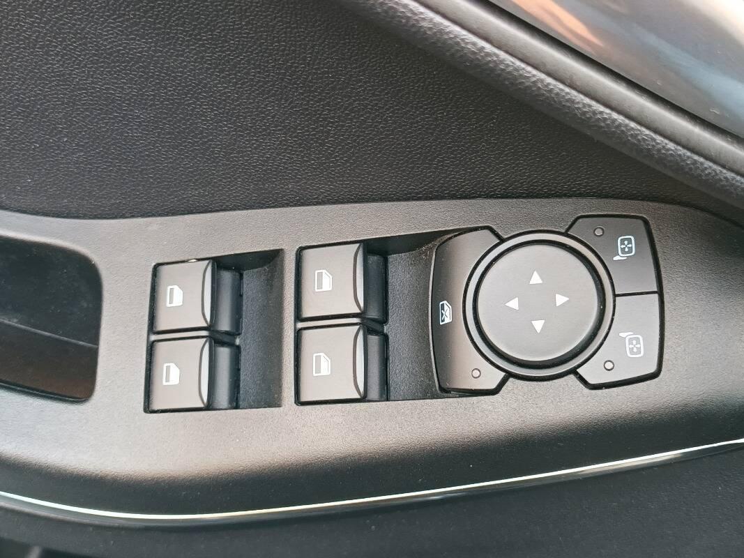 Ford Fiesta 125 cv Ibrida Titanium-GANCIO TRAINO