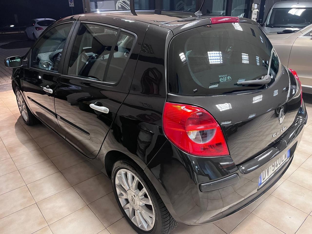 Renault Clio - 2009 1.2 16V 75cv