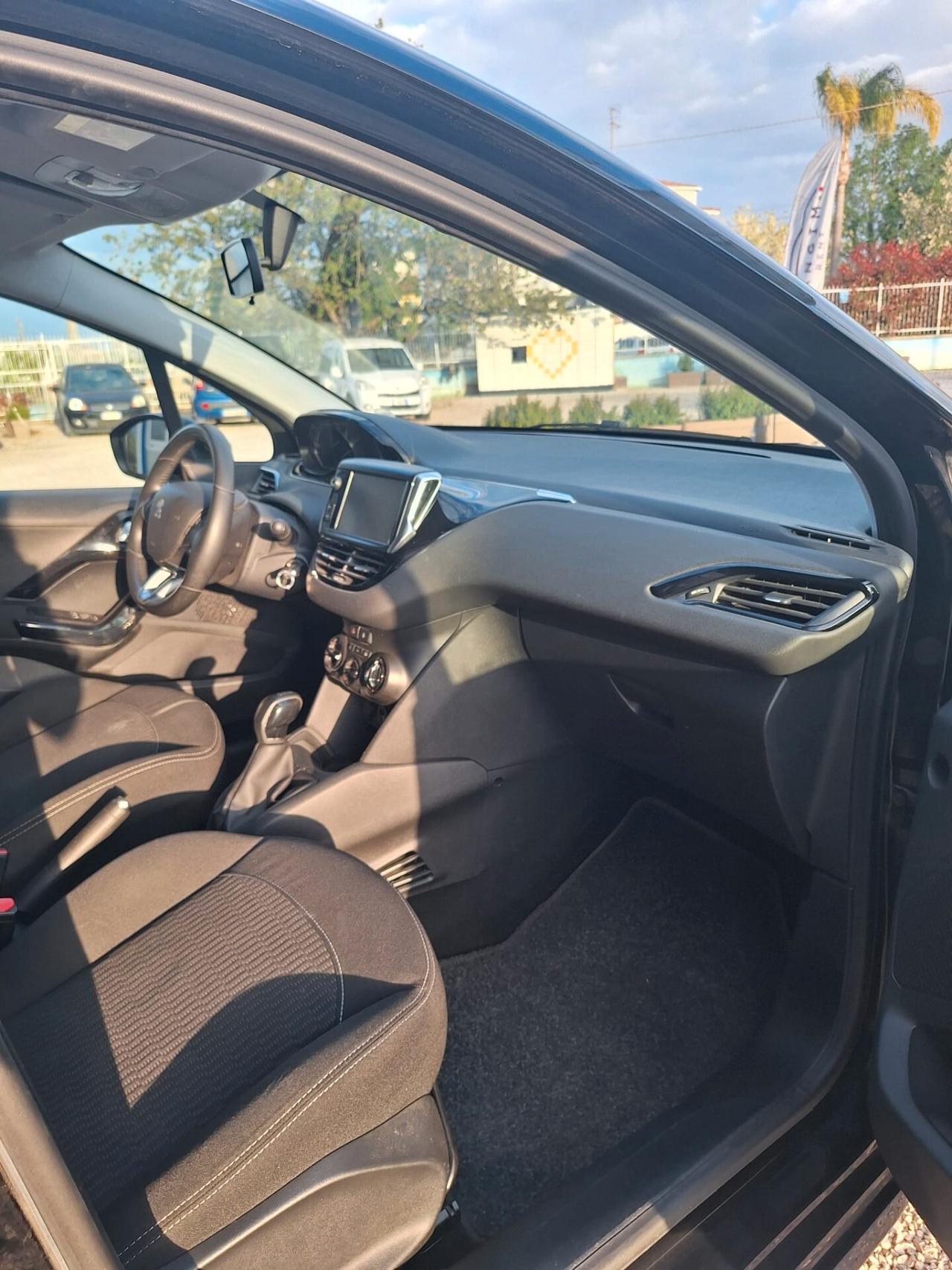 Peugeot 208 PureTech 82 5p. GPL Active