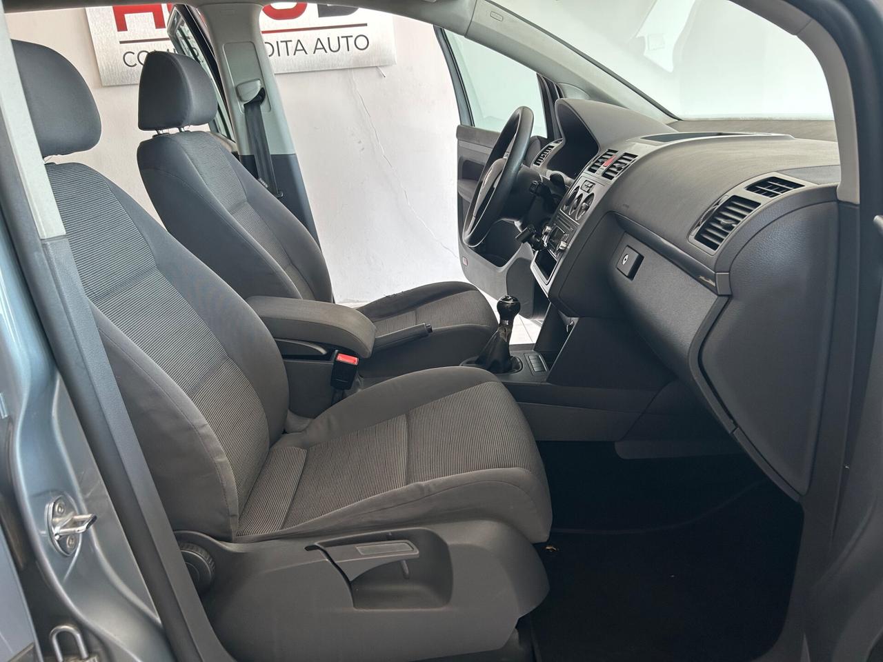 Volkswagen Touran 1.6 GPL 75 kw con gancio traino