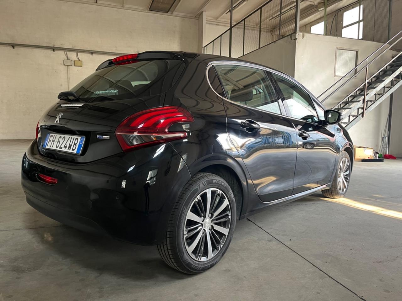 Peugeot 208 PureTech 82 5p. GPL Allure