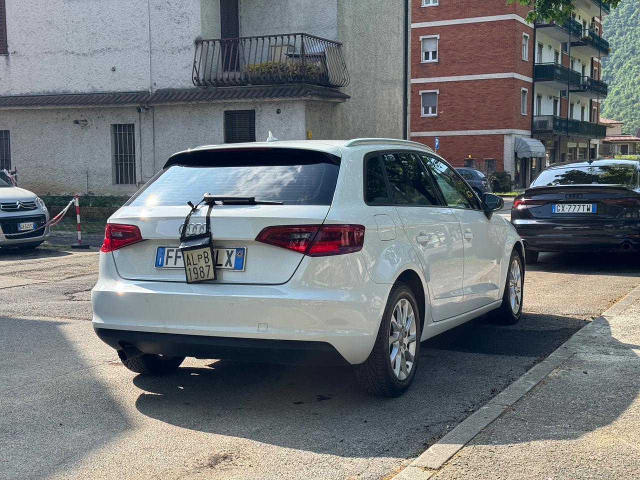 Audi A3 SPB 1.6 TDI Sport - SENSORI PER IL PARCHEGGIO - VETRI OSCURATI