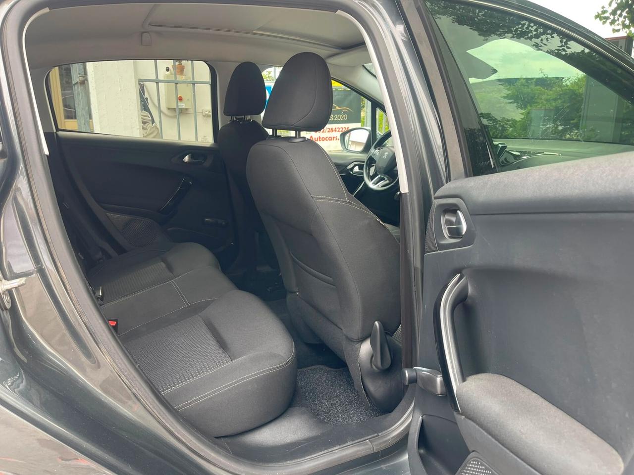 Peugeot 208 PureTech 82 5p. GPL Access