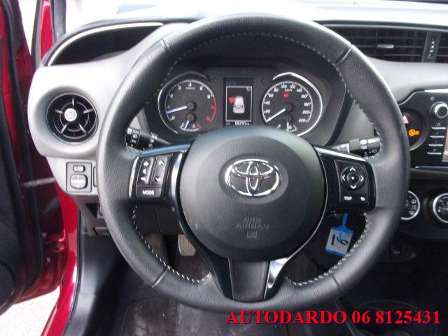 TOYOTA Yaris 1.5 5 porte LOUNGE