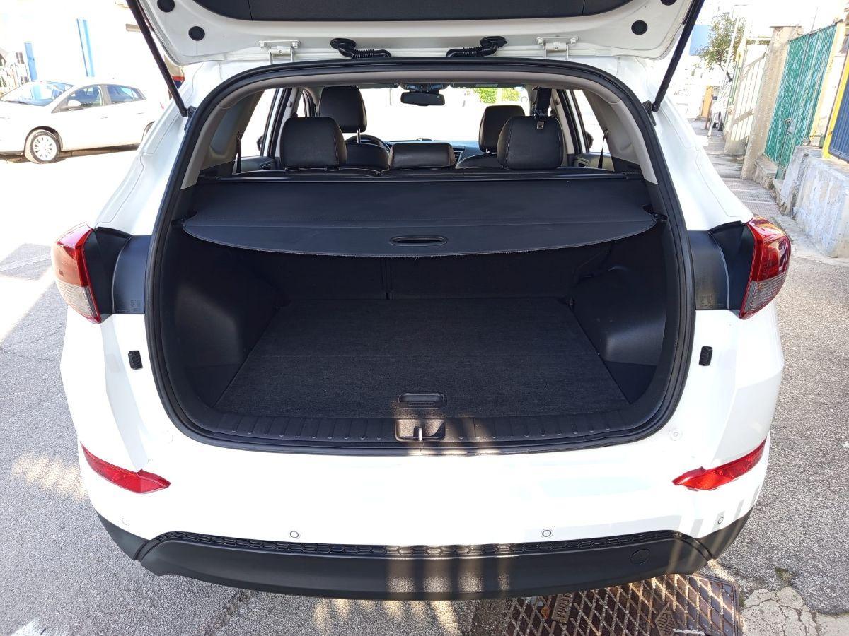 HYUNDAI Tucson 1.7 CRDi XPossible TETTO/NAV/PELLE