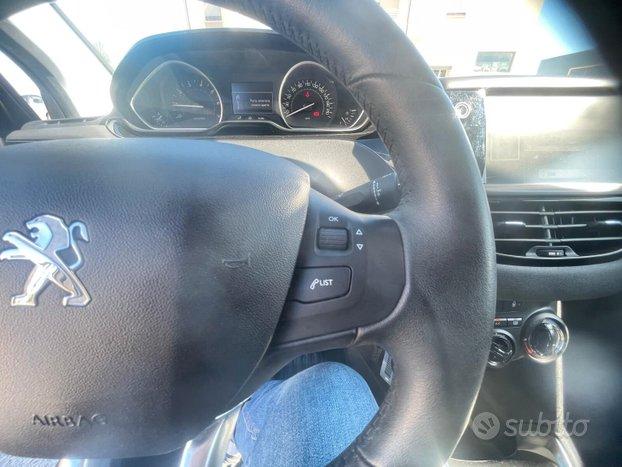 Peugeot 208 1.2 VTi 82 CV 5 porte Allure