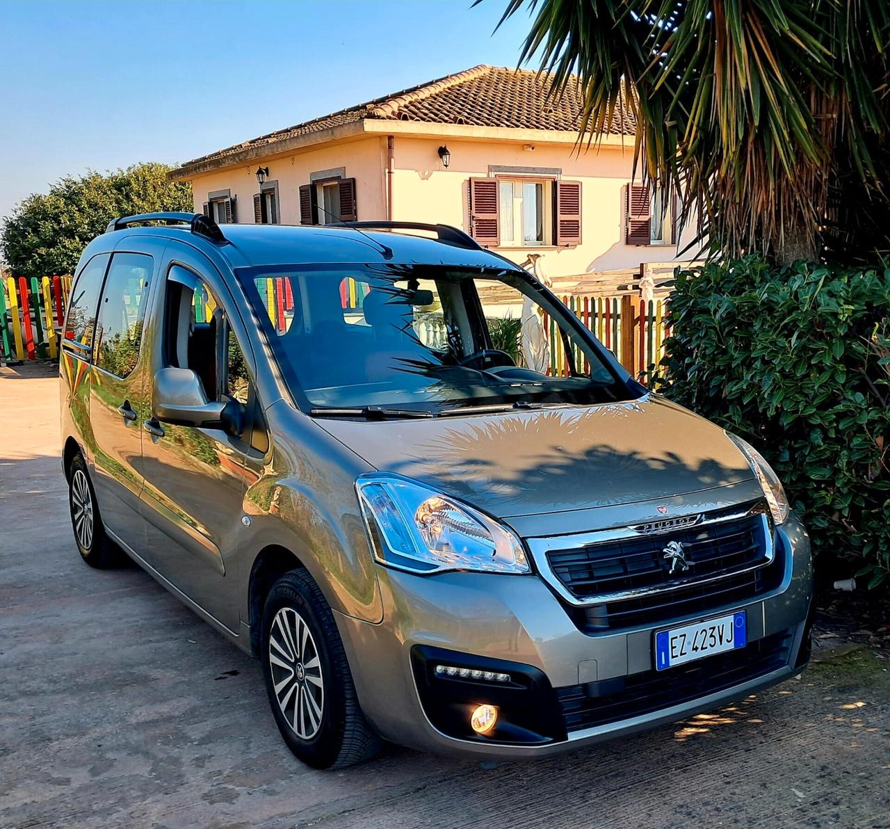 PEUGEOT PARTNER EURO6 TRASPORTO DISABILI PIANALE RIBASSATO