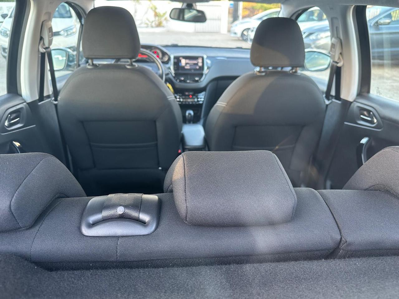 Peugeot 208 1.2 PureTech Allure (2016) | OK NEOPATENTATI - Solo 64.400 KM!