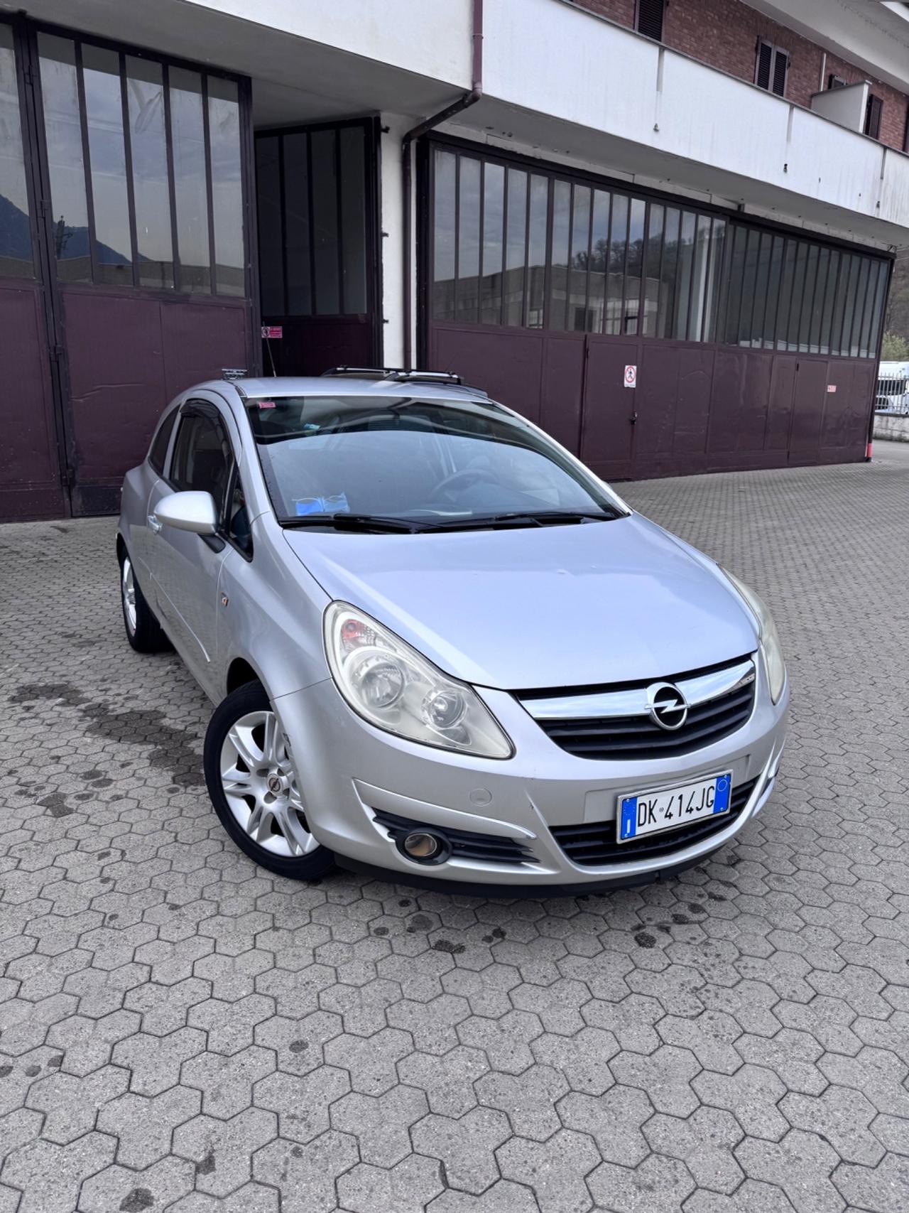 Opel Corsa 1.2 3 porte Sport