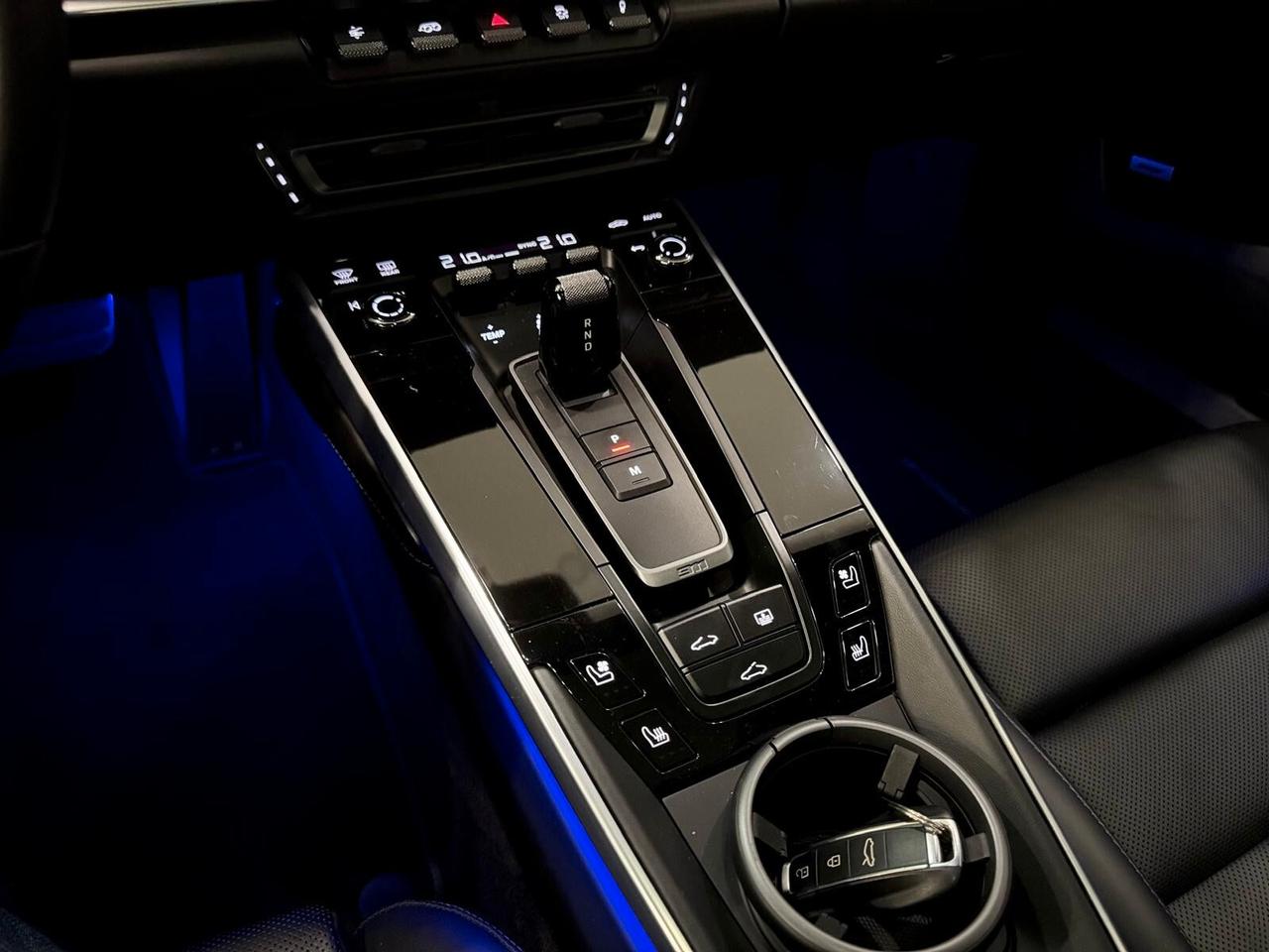 Porsche 911 Carrera 4 GTS