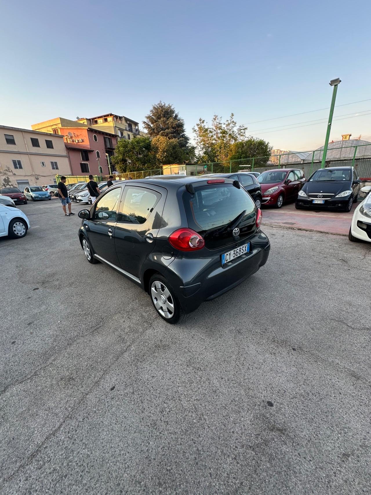 Toyota Aygo 1.0 12V VVT-i 5 porte Sol